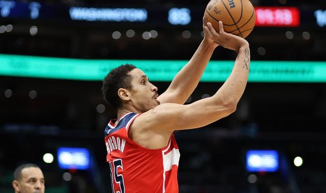 美记：布罗格登&amp;amp;沙梅特均为无保障合同 大概率两人只能留一个