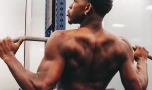 百家乐-这背遮天蔽日！森林狼官推晒爱德华兹力量训练照：日积月累