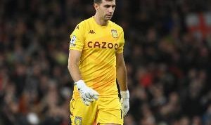 出击失误丢球，大马丁被球迷批评：你的职业生涯是梅西送你的