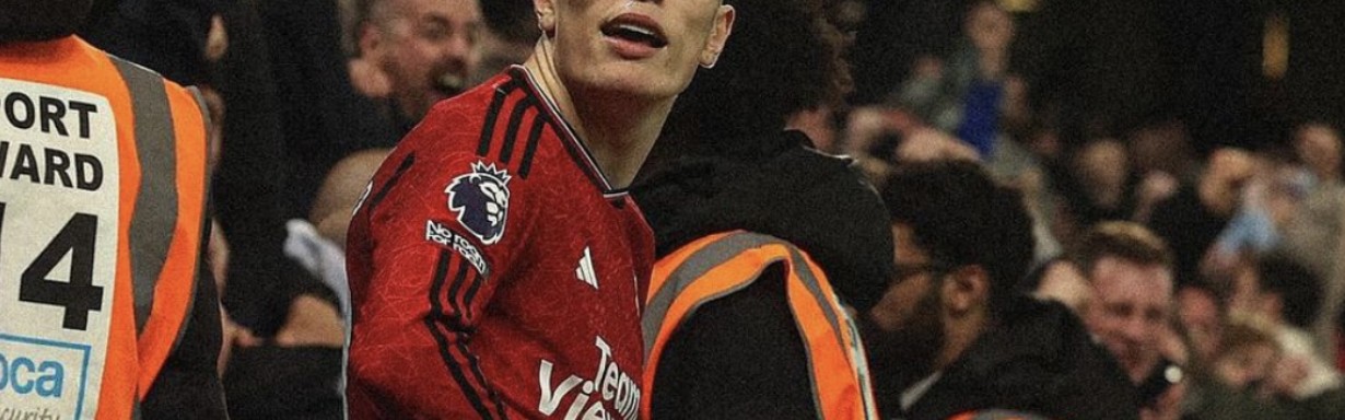 记者：切尔西优先目标是右脚左边锋，加纳乔、尼科、吉滕斯成候选